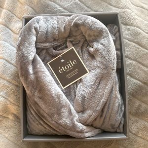 ✨ NWT Etoile New York Luxury Velvet Robe ✨